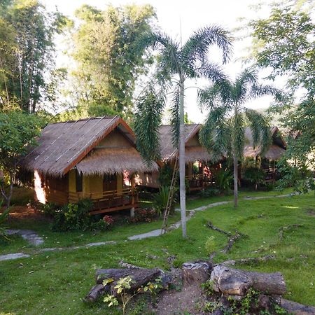 Butterfly Hostel, Пай Екстериор снимка