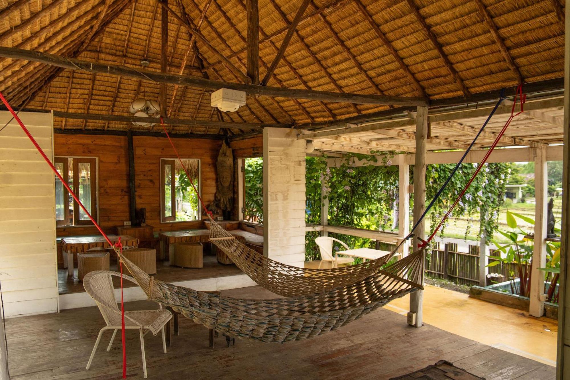 Butterfly Hostel, Пай Екстериор снимка