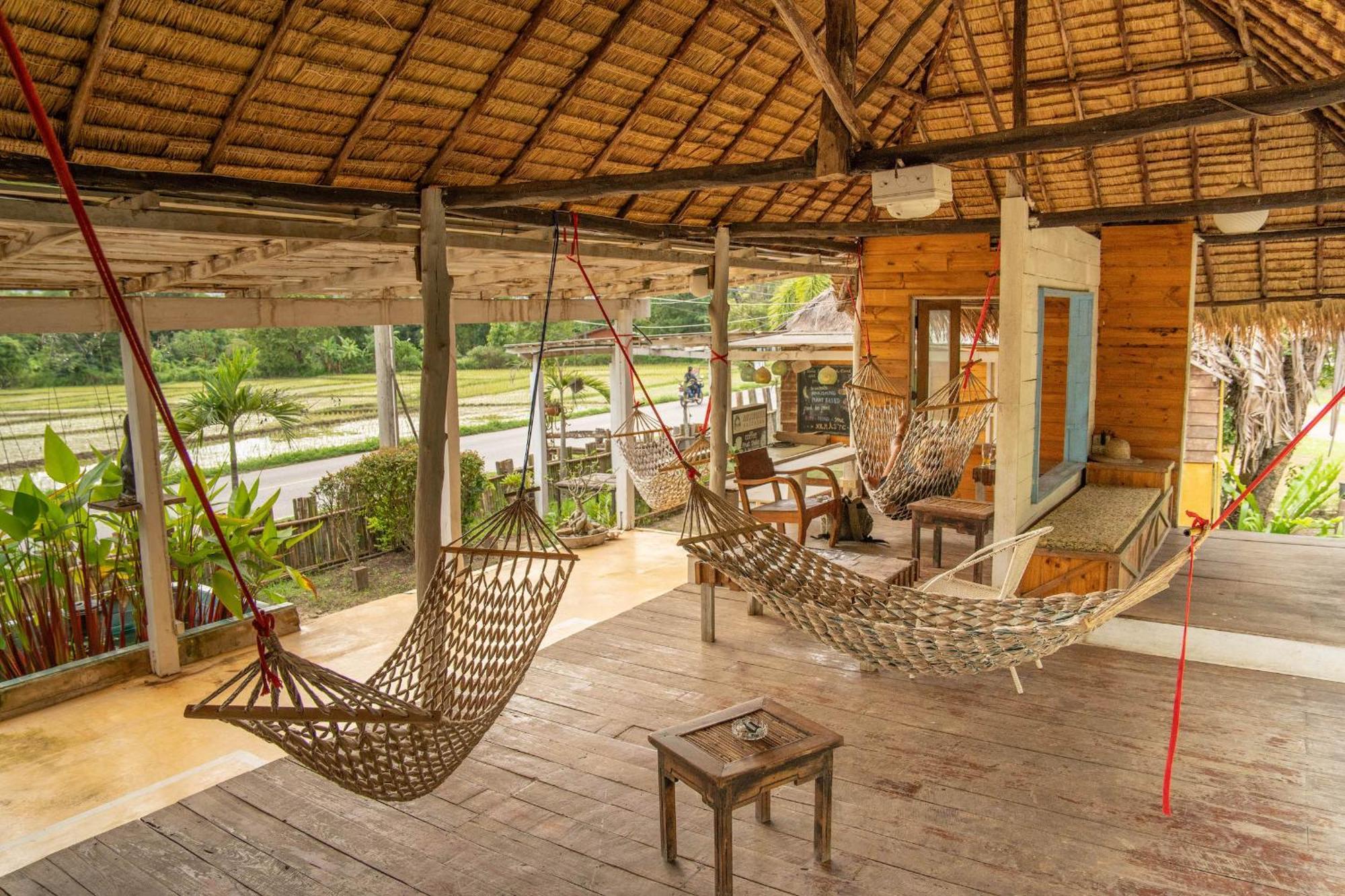 Butterfly Hostel, Пай Екстериор снимка