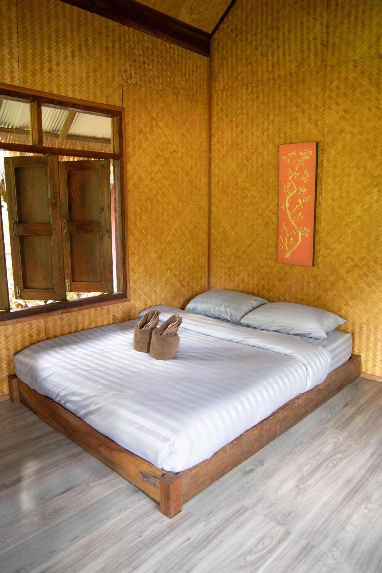 Butterfly Hostel, Пай Екстериор снимка
