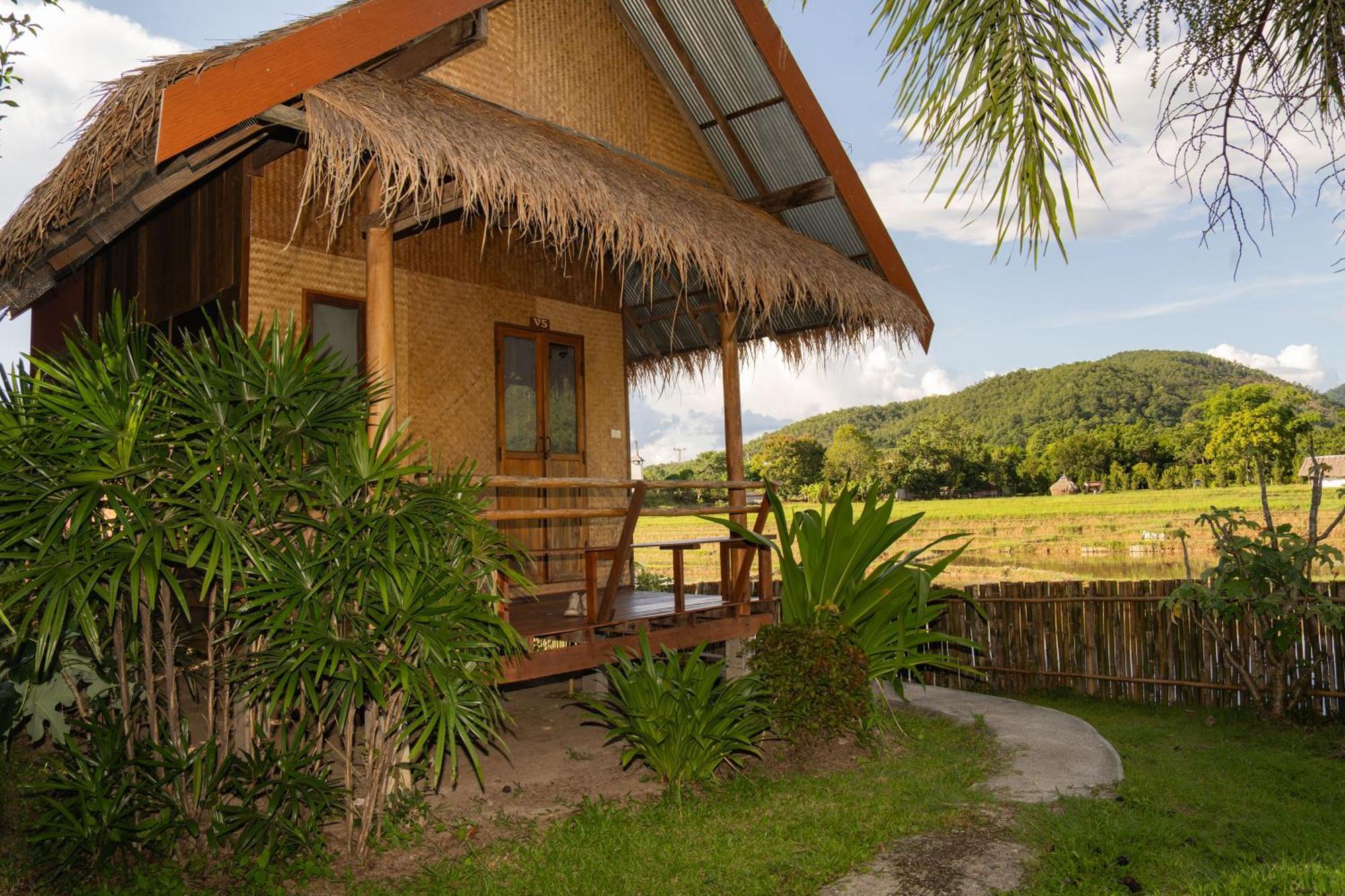 Butterfly Hostel, Пай Екстериор снимка