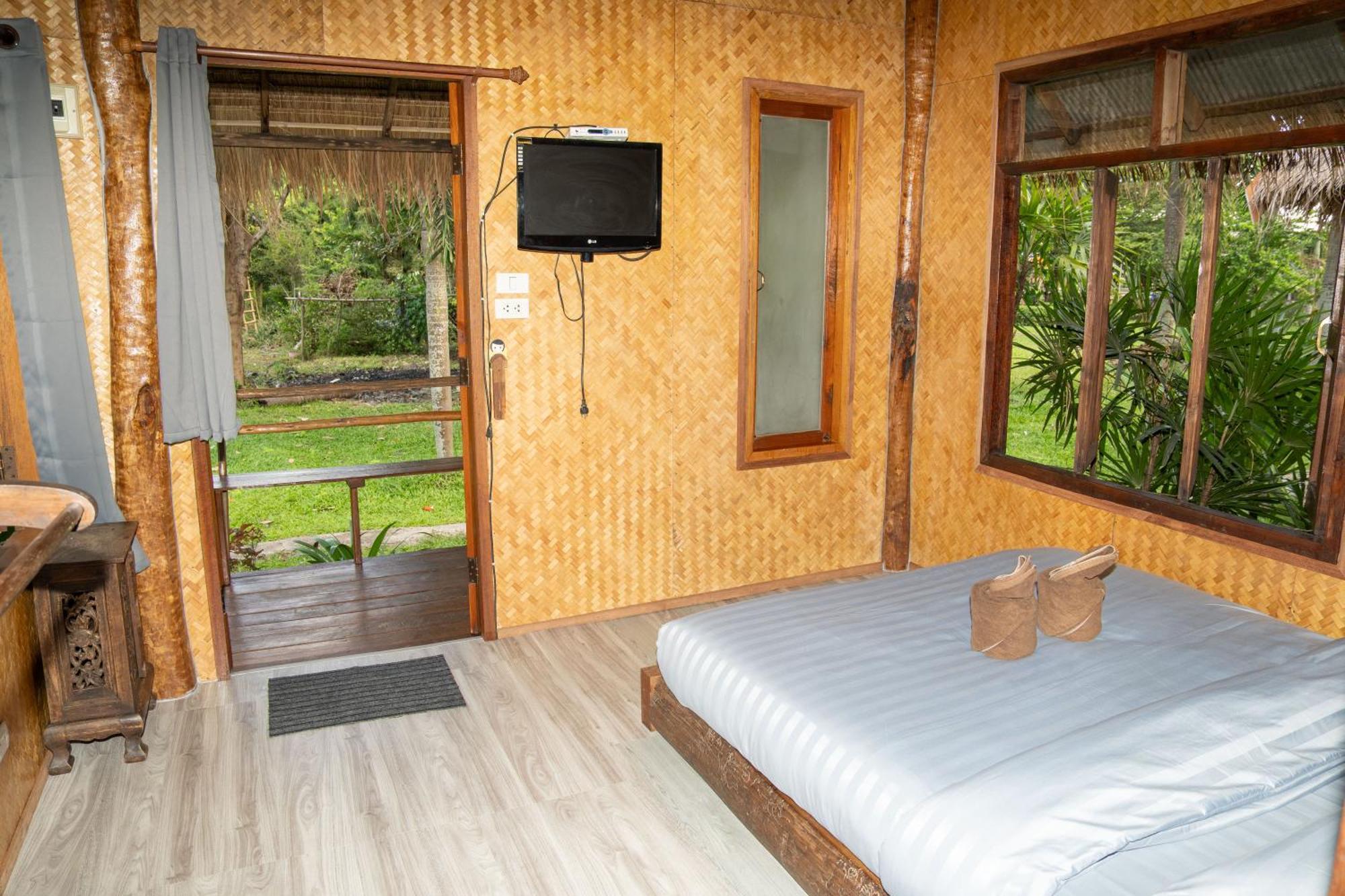 Butterfly Hostel, Пай Екстериор снимка