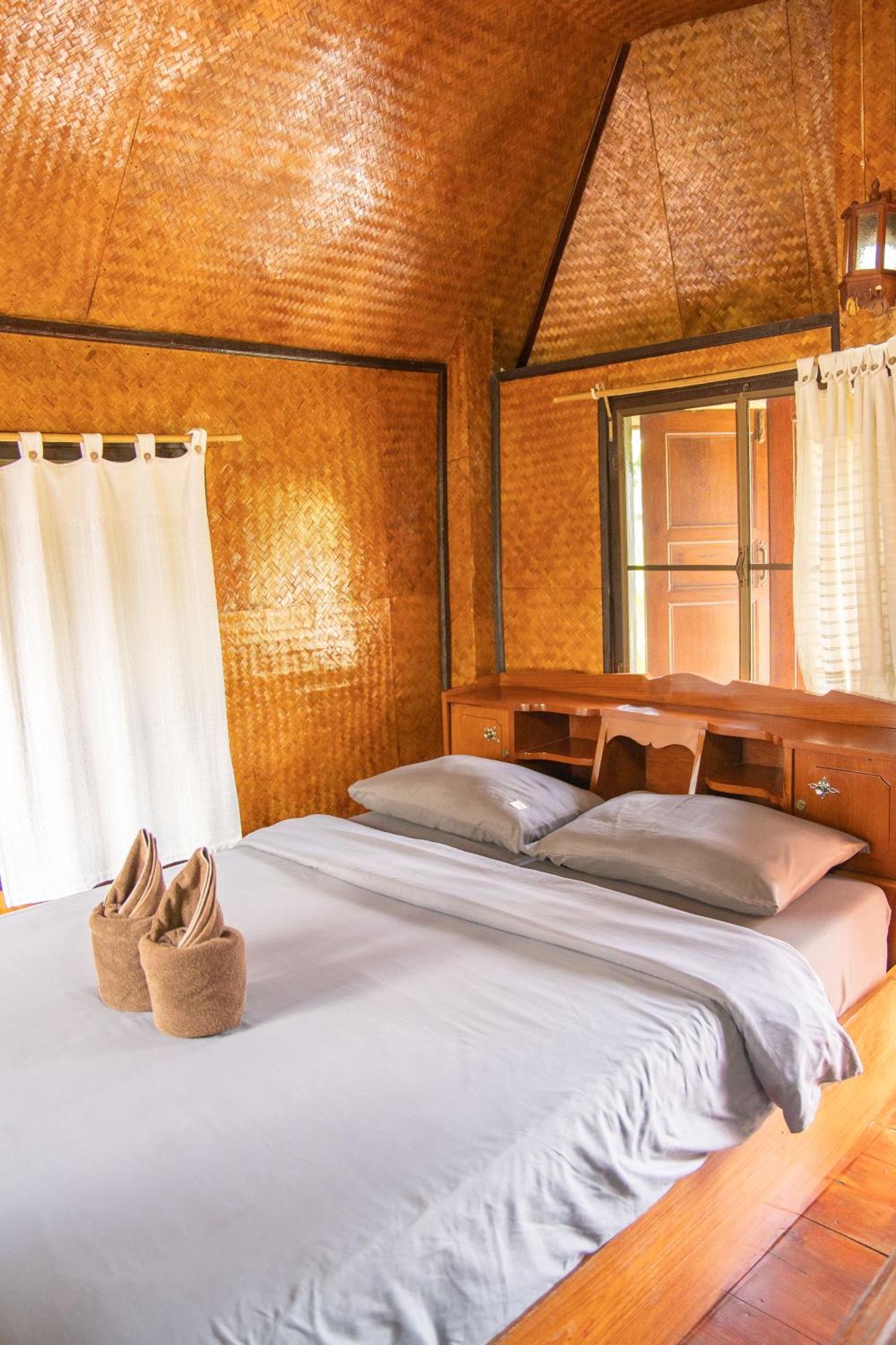 Butterfly Hostel, Пай Екстериор снимка