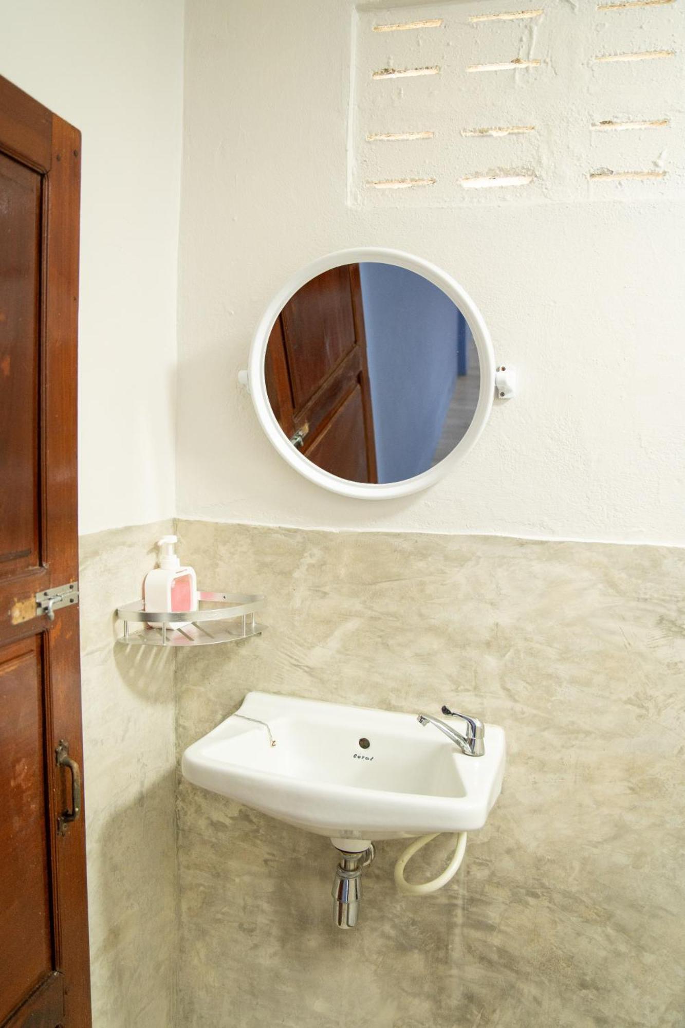 Butterfly Hostel, Пай Екстериор снимка