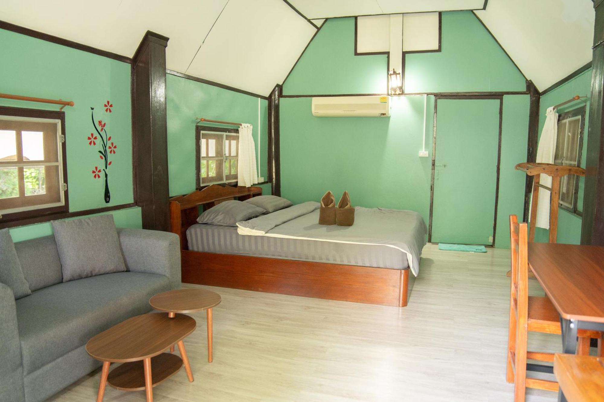 Butterfly Hostel, Пай Екстериор снимка