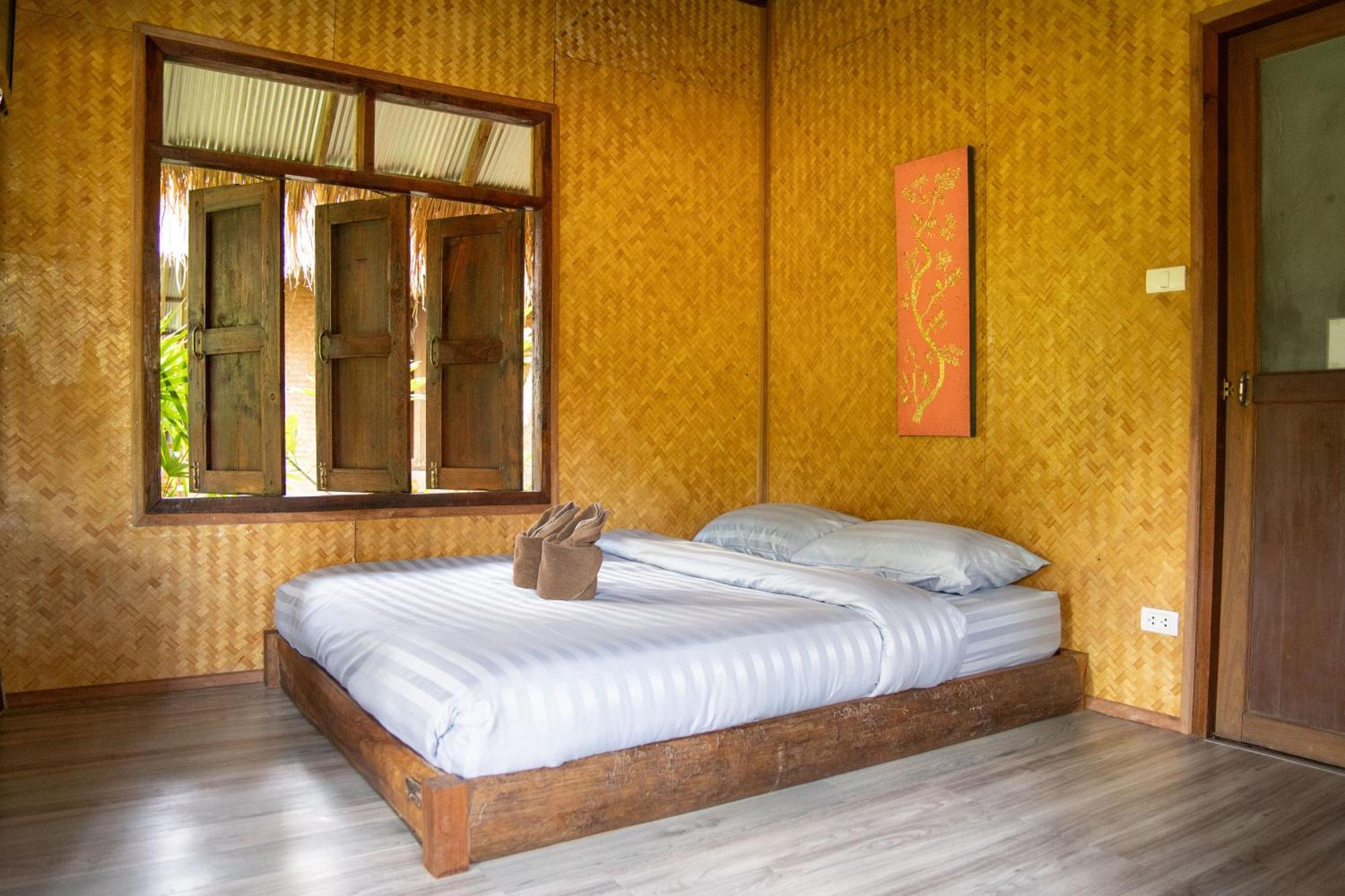 Butterfly Hostel, Пай Екстериор снимка