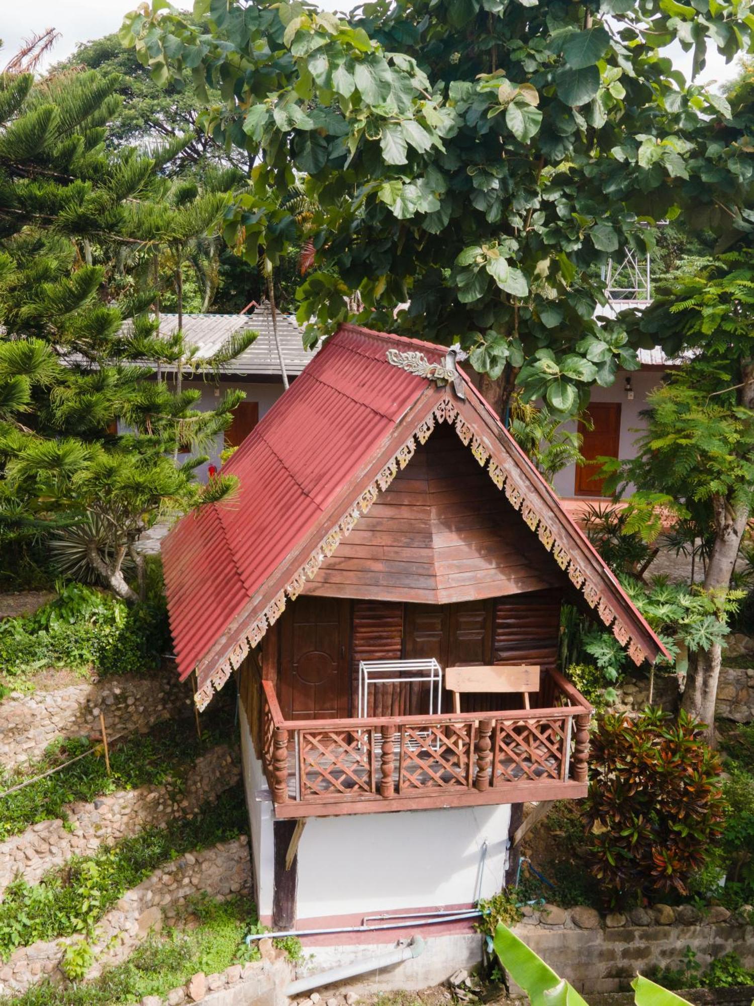 Butterfly Hostel, Пай Екстериор снимка