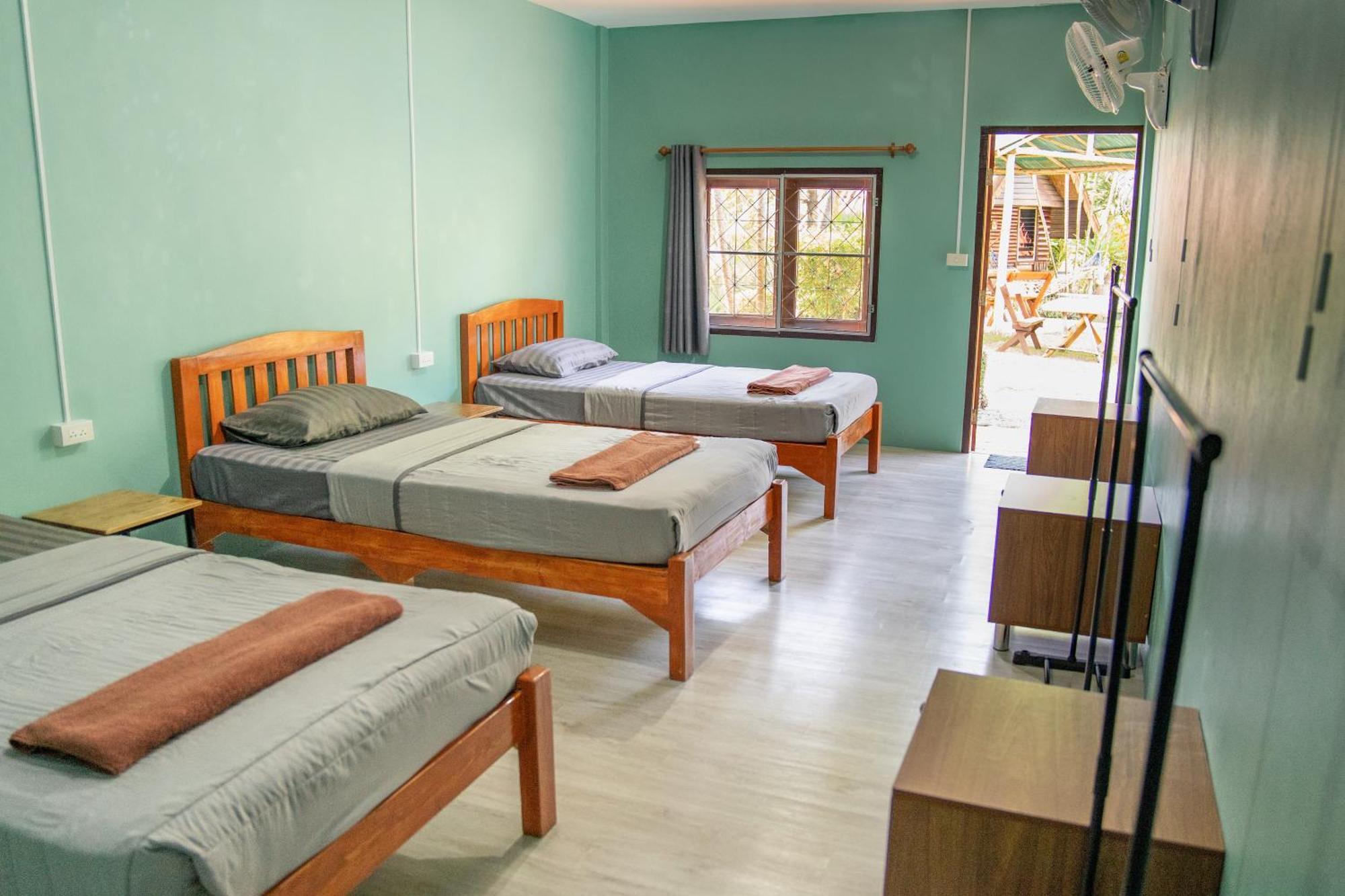Butterfly Hostel, Пай Екстериор снимка