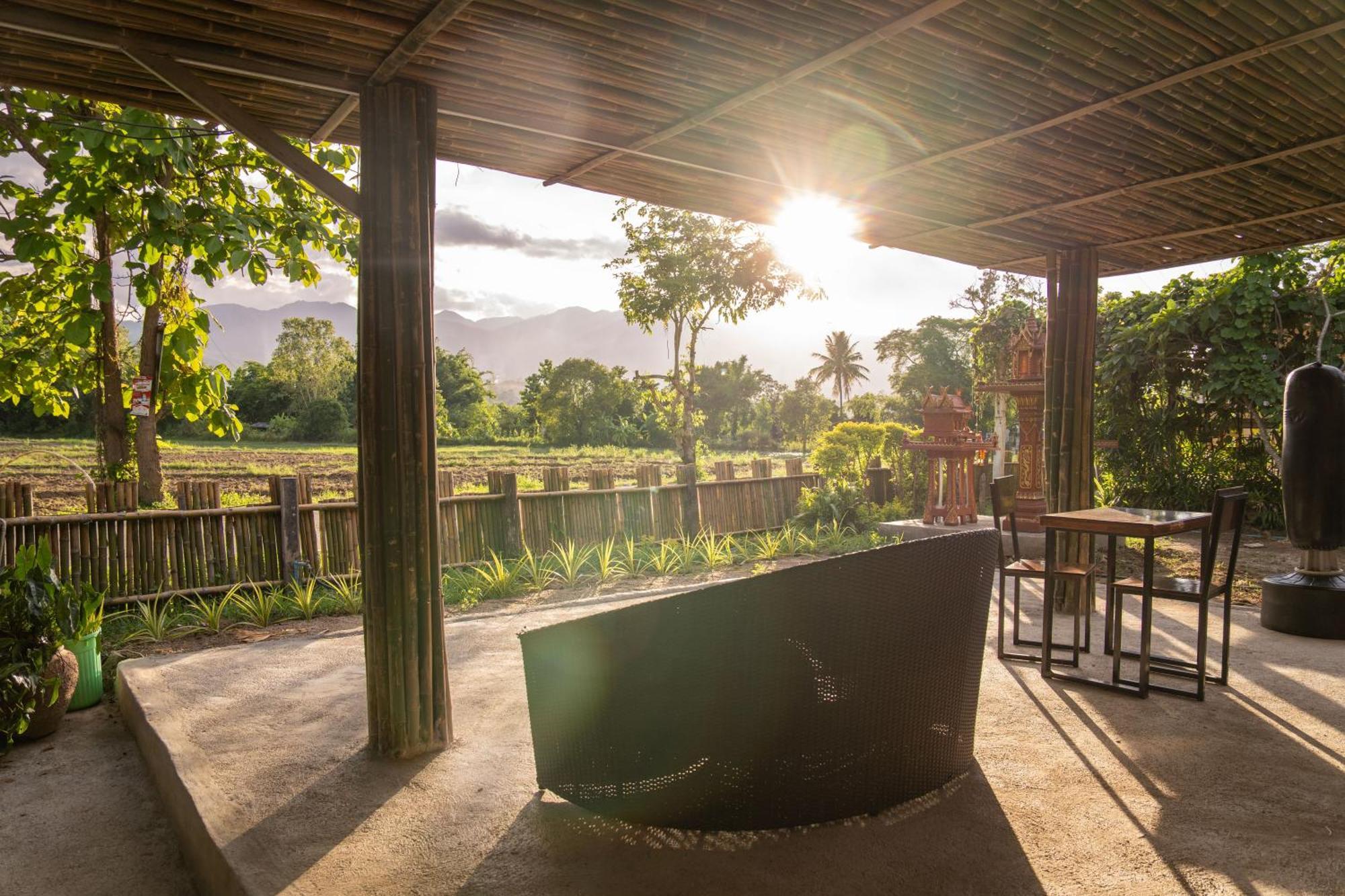 Butterfly Hostel, Пай Екстериор снимка