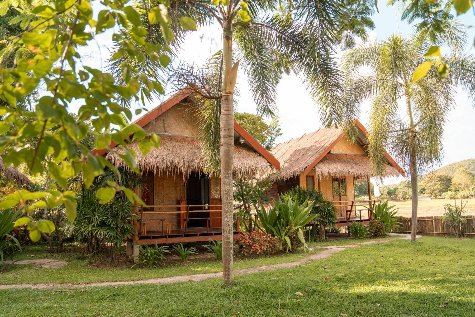 Butterfly Hostel, Пай Екстериор снимка