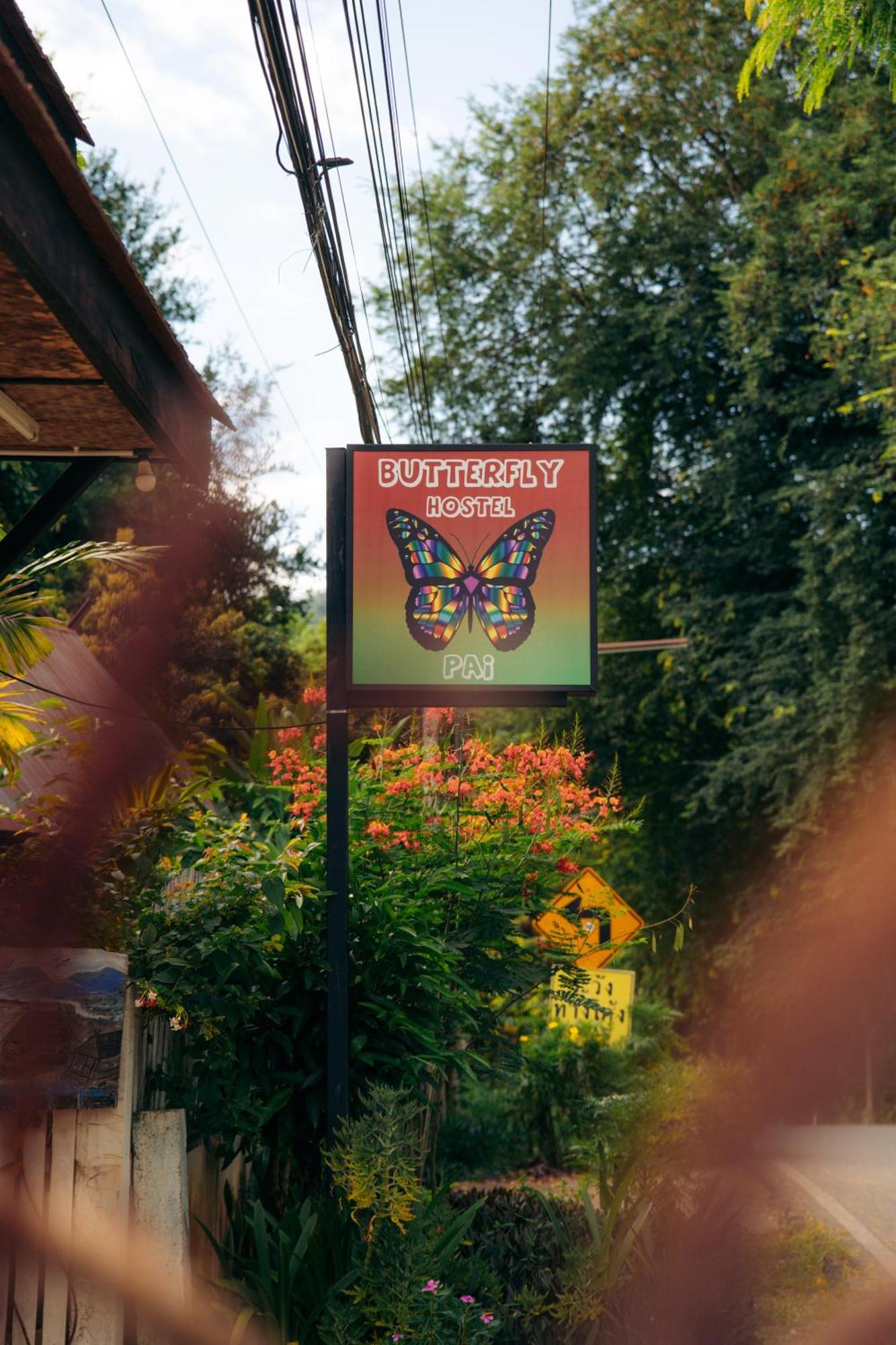 Butterfly Hostel, Пай Екстериор снимка