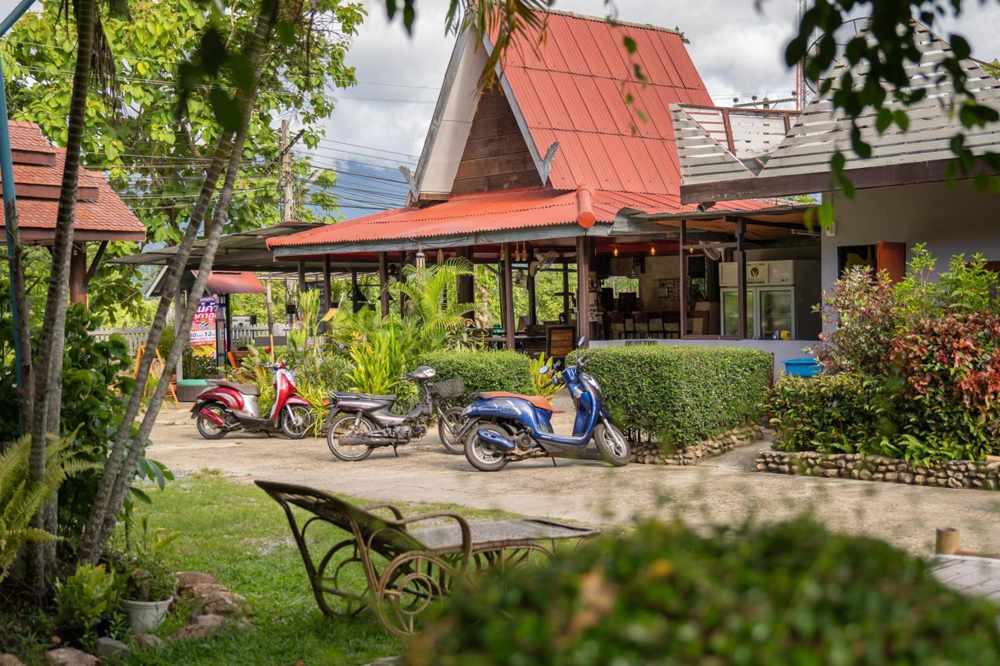 Butterfly Hostel, Пай Екстериор снимка